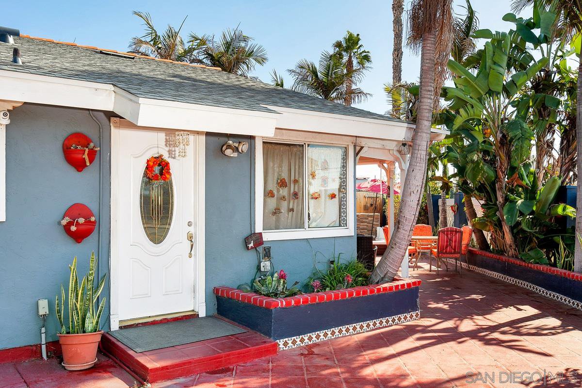 Main Photo: SAN YSIDRO House for sale : 3 bedrooms : 3718 Beyer Blvd