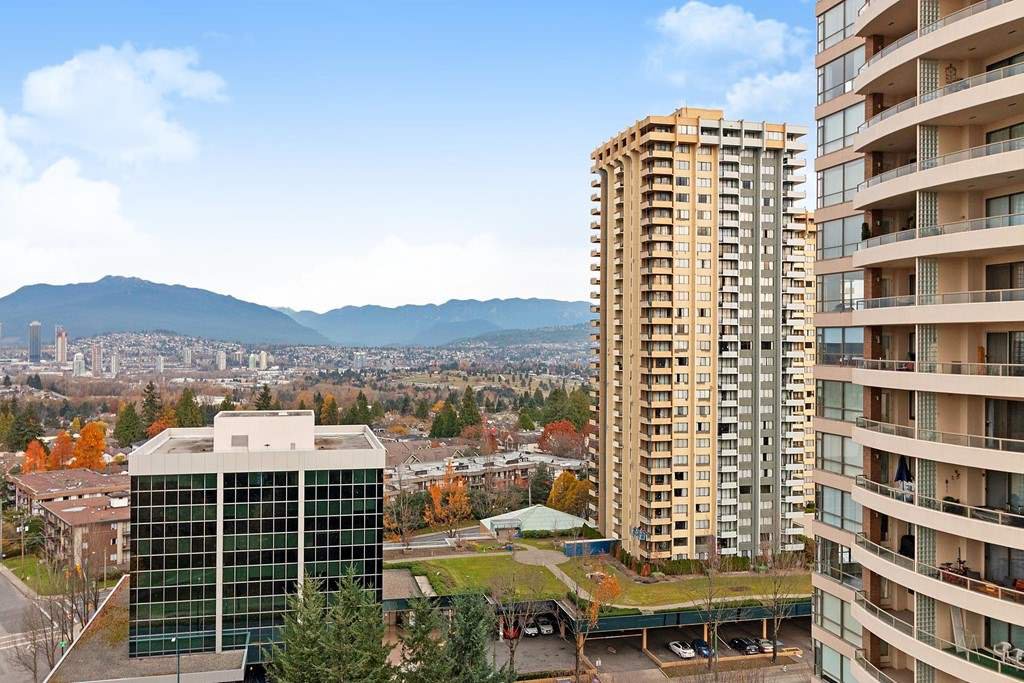 Main Photo: 1702 5883 BARKER AVENUE in Burnaby: Metrotown Condo for sale (Burnaby South) : MLS®# R2420106