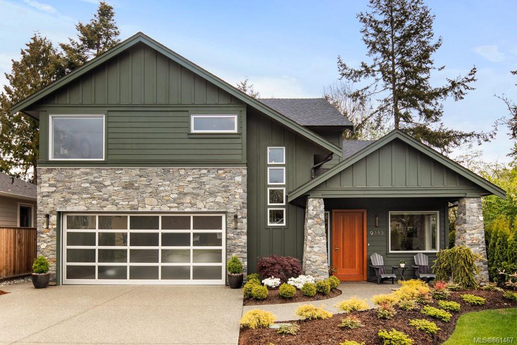 Main Photo: 9383 Maryland Dr in : Si Sidney South-East House for sale (Sidney) : MLS®# 861467