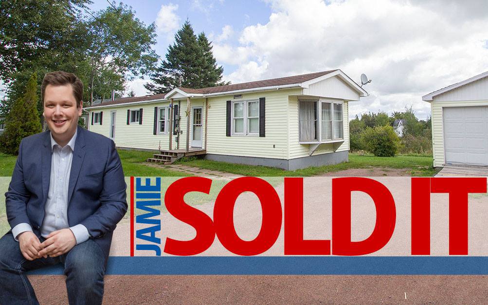 Main Photo: 19 Coronation Avenue: Sackville House for sale : MLS®# M107267