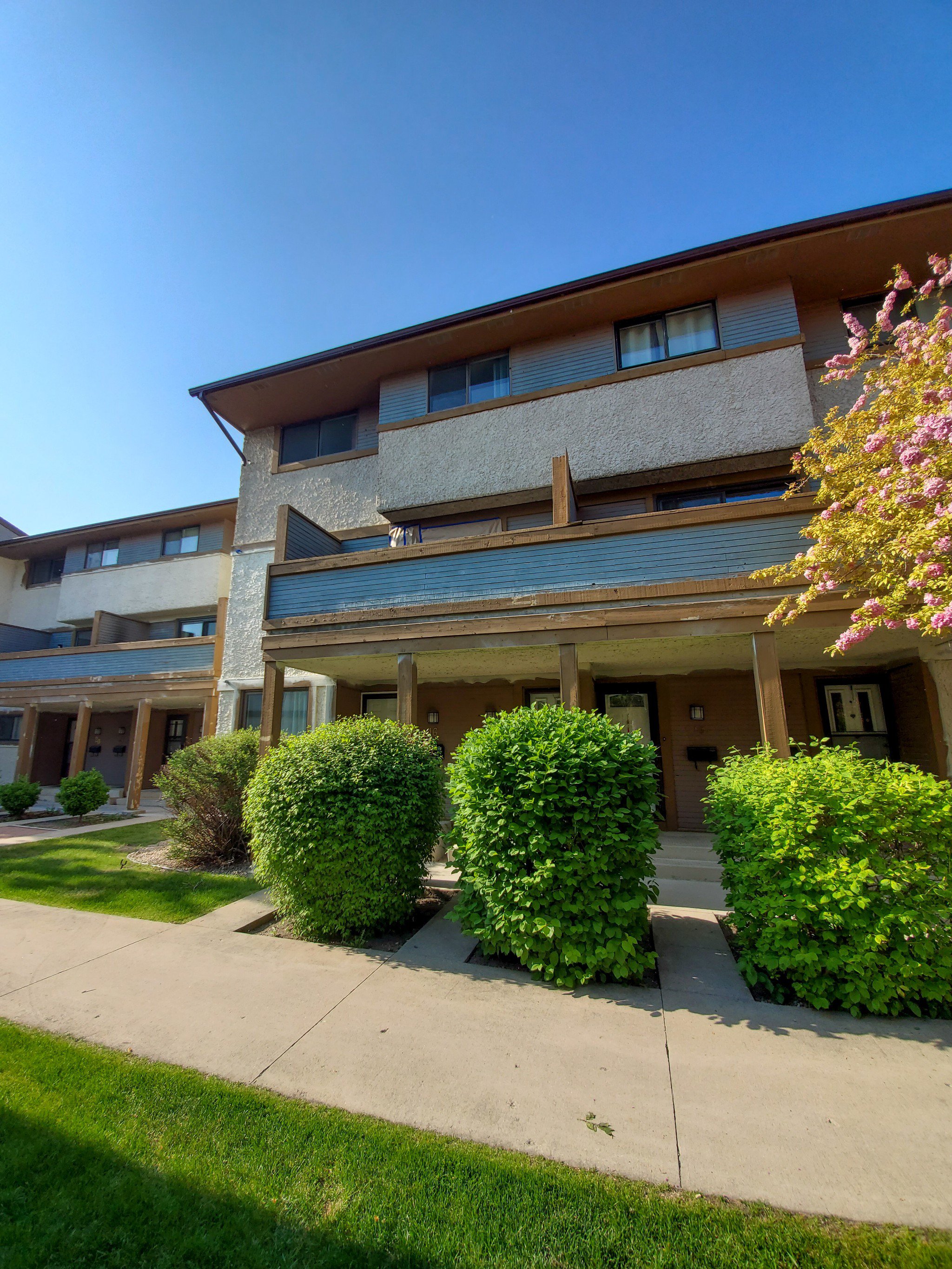 Main Photo: 17 595 Adsum Drive in Winnipeg: Townhouse for sale (4H) : MLS®# 1914249