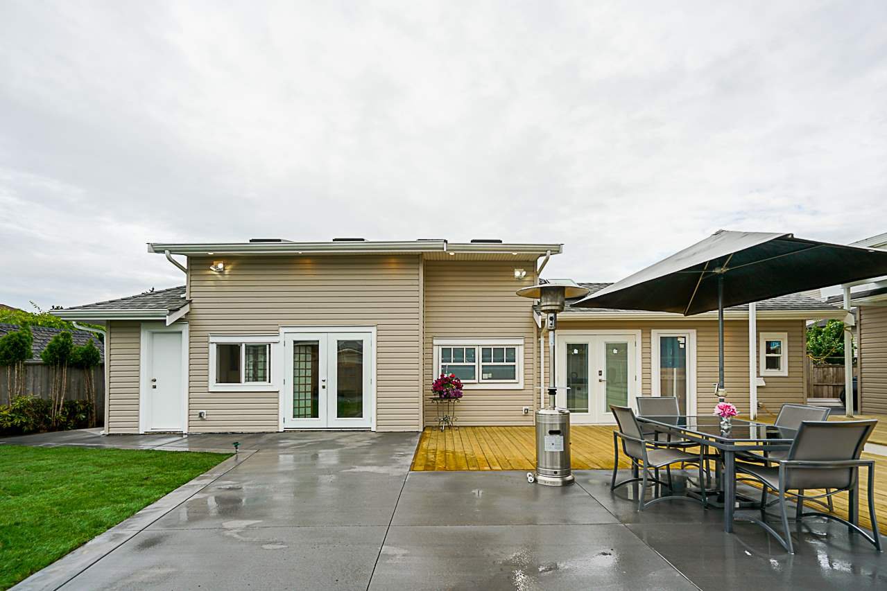 Main Photo: 19269 PARK ROAD in Pitt Meadows: Mid Meadows House for sale : MLS®# R2301920