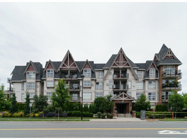Main Photo: # 218 17769 57TH AV in Surrey: Cloverdale BC Condo for sale (Cloverdale) : MLS®# F1415783