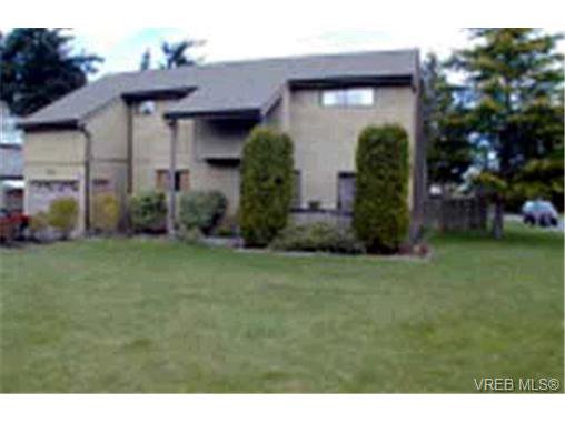 Main Photo: 4391 Robinwood Dr in VICTORIA: SE Gordon Head House for sale (Saanich East) : MLS®# 307306