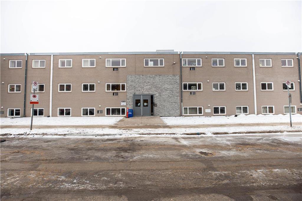 Main Photo: 33 1056 Grant Avenue in Winnipeg: Crescentwood Condominium for sale (1Bw) : MLS®# 202028491