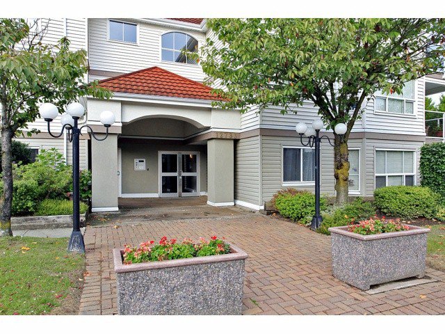 Main Photo: 205 12733 72 Avenue in Surrey: West Newton Condo for sale : MLS®# F1302219