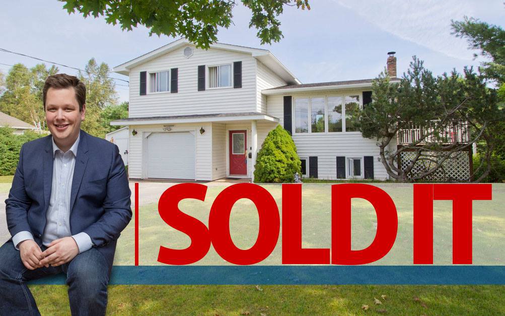 Main Photo: 2 Smith Lane: Sackville House for sale : MLS®# M106840