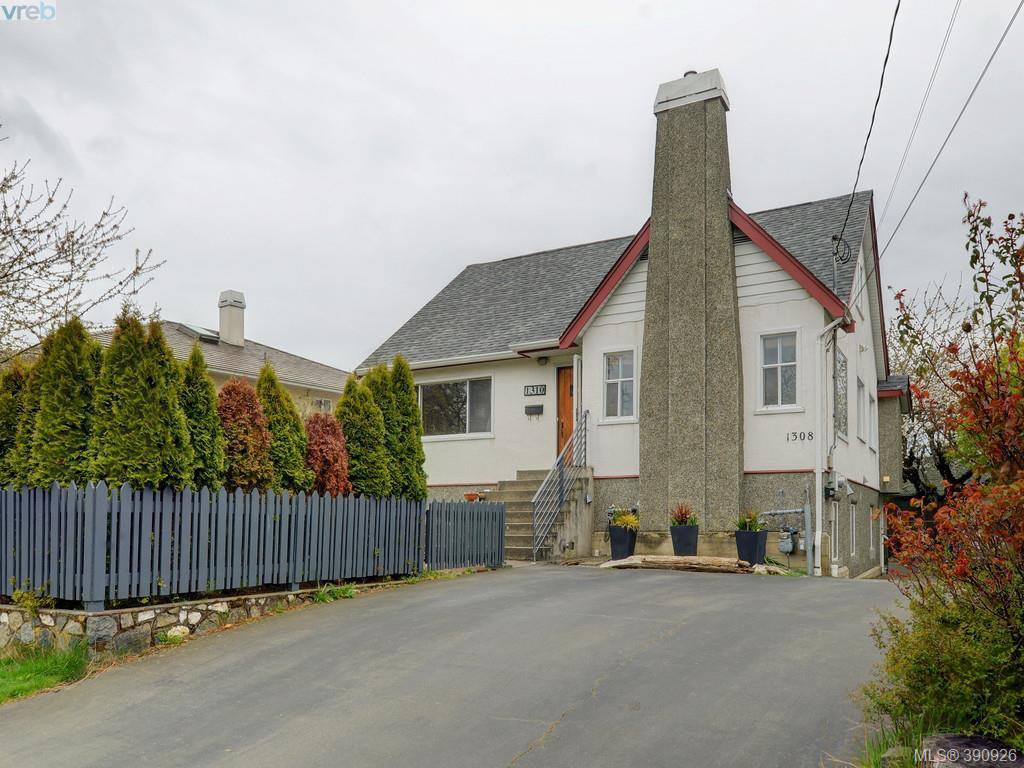 Main Photo: 1310 Burleith Crescent in VICTORIA: VW Victoria West Strata Duplex Unit for sale (Victoria West) : MLS®# 390926