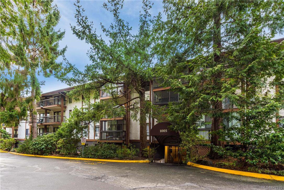 Main Photo: 418 1005 McKenzie Ave in Saanich: SE Quadra Condo for sale (Saanich East) : MLS®# 842335