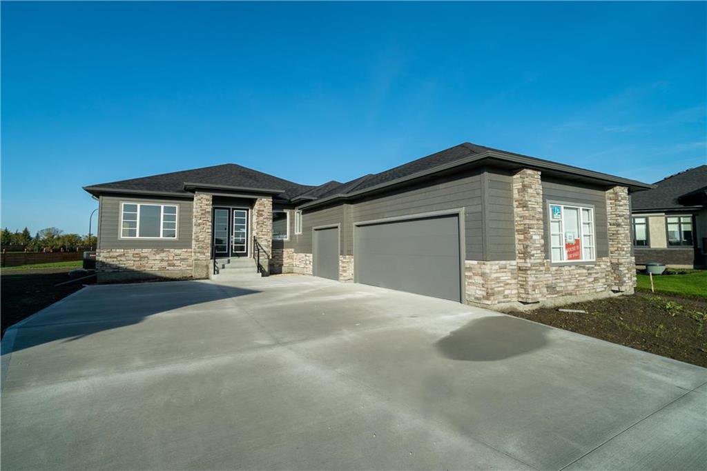 Main Photo: 22 JANAKAS Place in Winnipeg: Headingley North Residential for sale (5W) : MLS®# 1928271