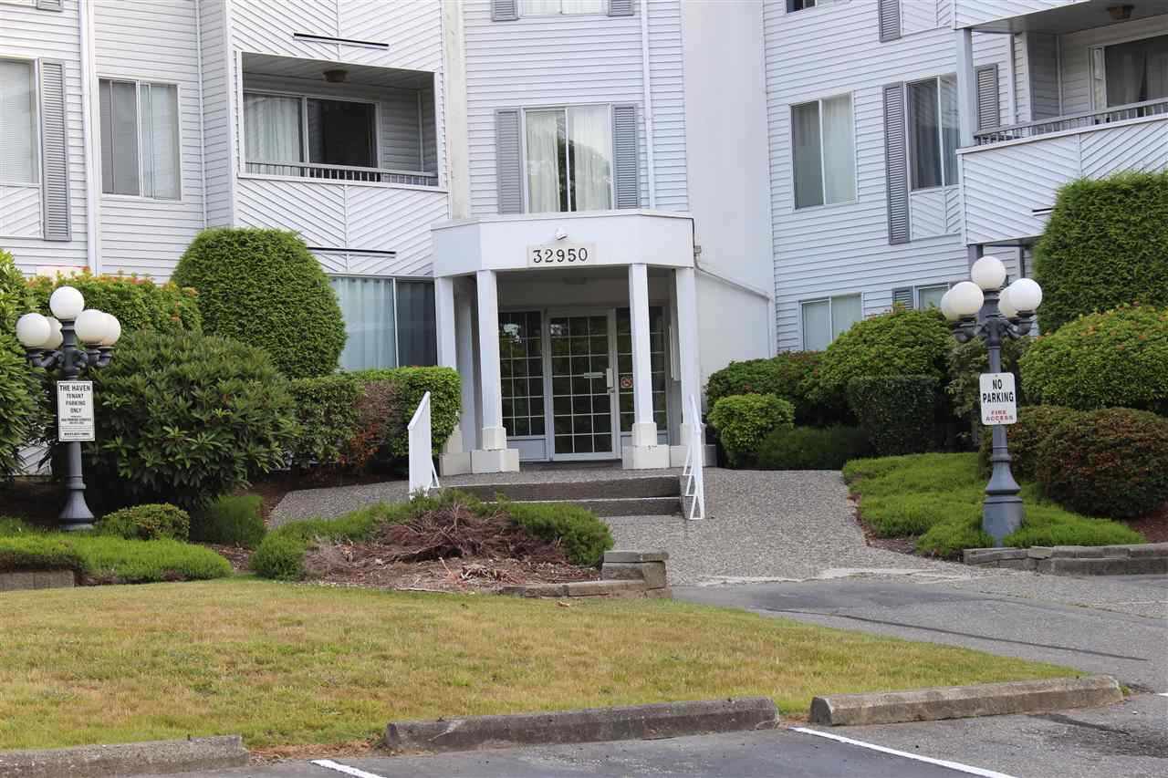Main Photo: 304 32950 Amicus Place in Abbotsford: Condo : MLS®# R2309003