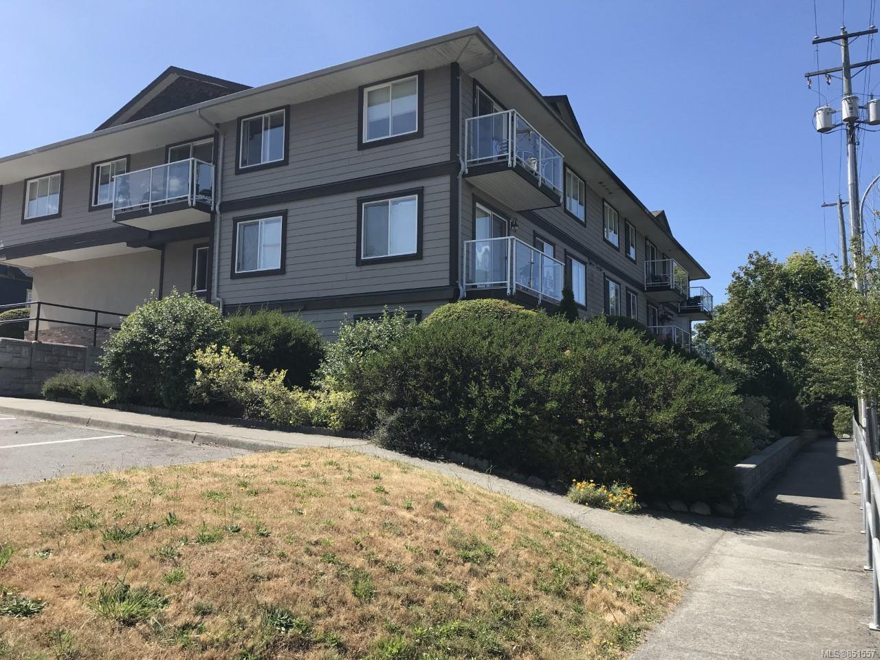 Main Photo: 11 8 White St in : Du Ladysmith Condo for sale (Duncan) : MLS®# 851557