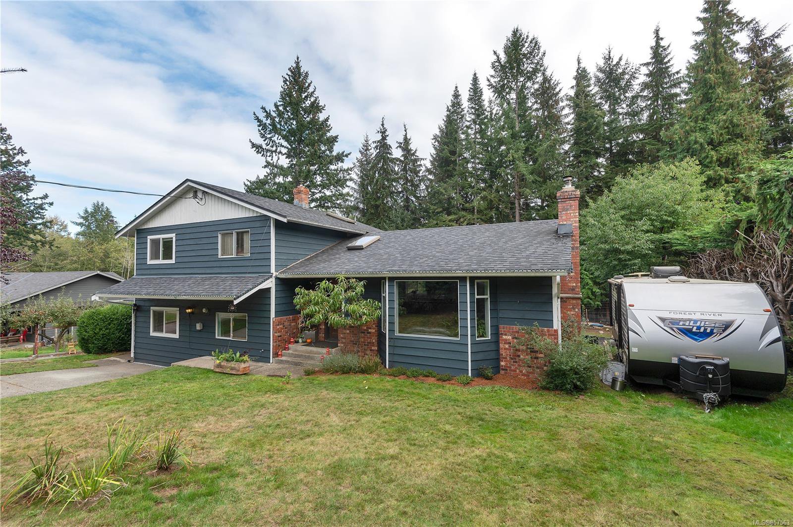 2000sq ft, 4 bed, 3 bath home. Roof 10yrs old, 30 x 23 shop. 1/2 acre property. NEW SEPTIC