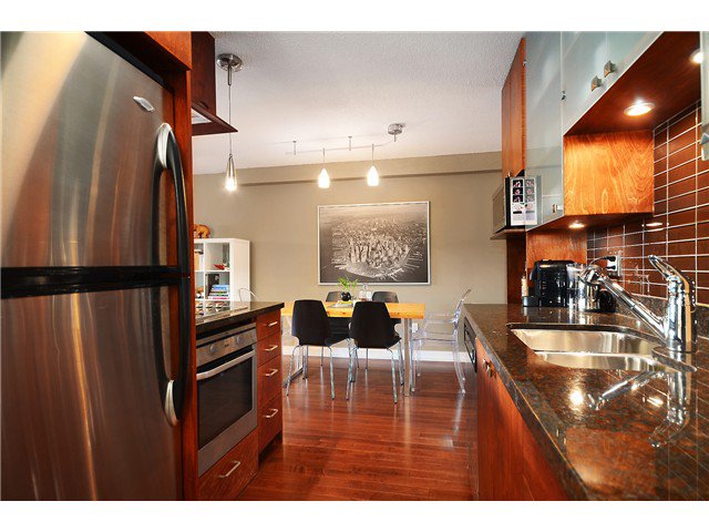 Main Photo: 202 250 West 1st Street in North Vancouver: Home for sale : MLS®# V1091222