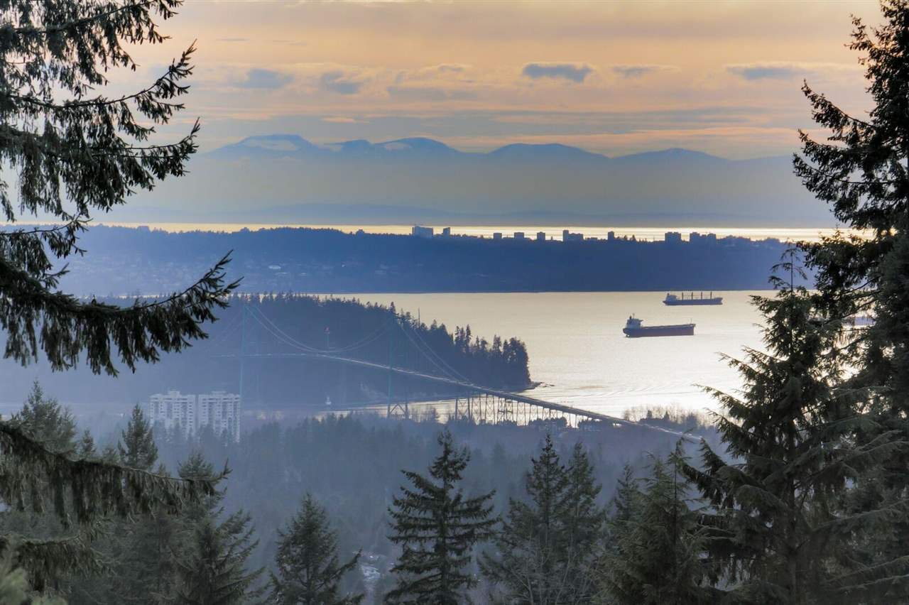 Main Photo: 4220 STARLIGHT WAY in North Vancouver: Upper Delbrook House for sale : MLS®# R2036386