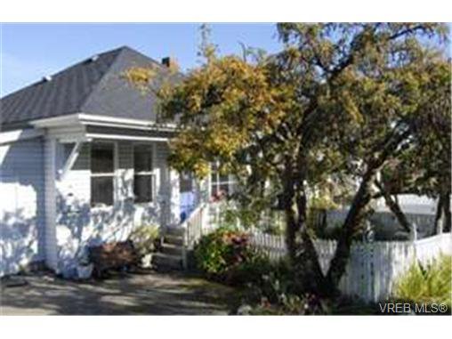 Main Photo: in VICTORIA: Vi Mayfair House for sale (Victoria) : MLS®# 450931