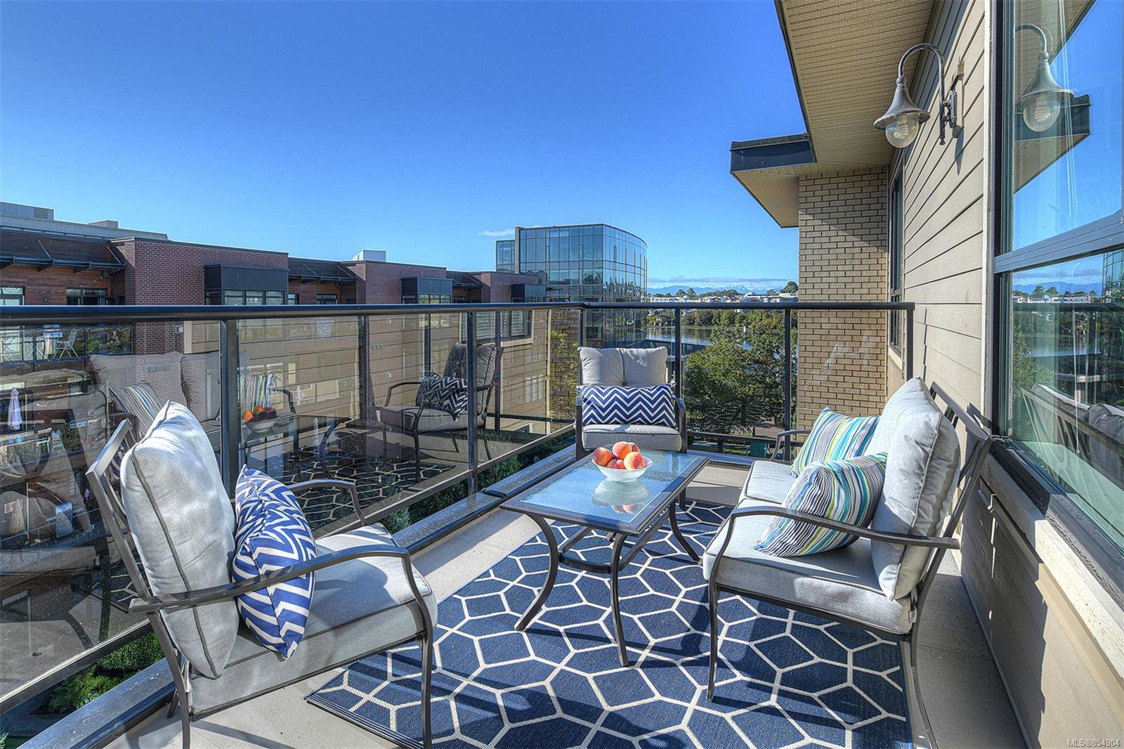 Main Photo: 405 330 Waterfront Cres in : Vi Rock Bay Condo for sale (Victoria) : MLS®# 854904