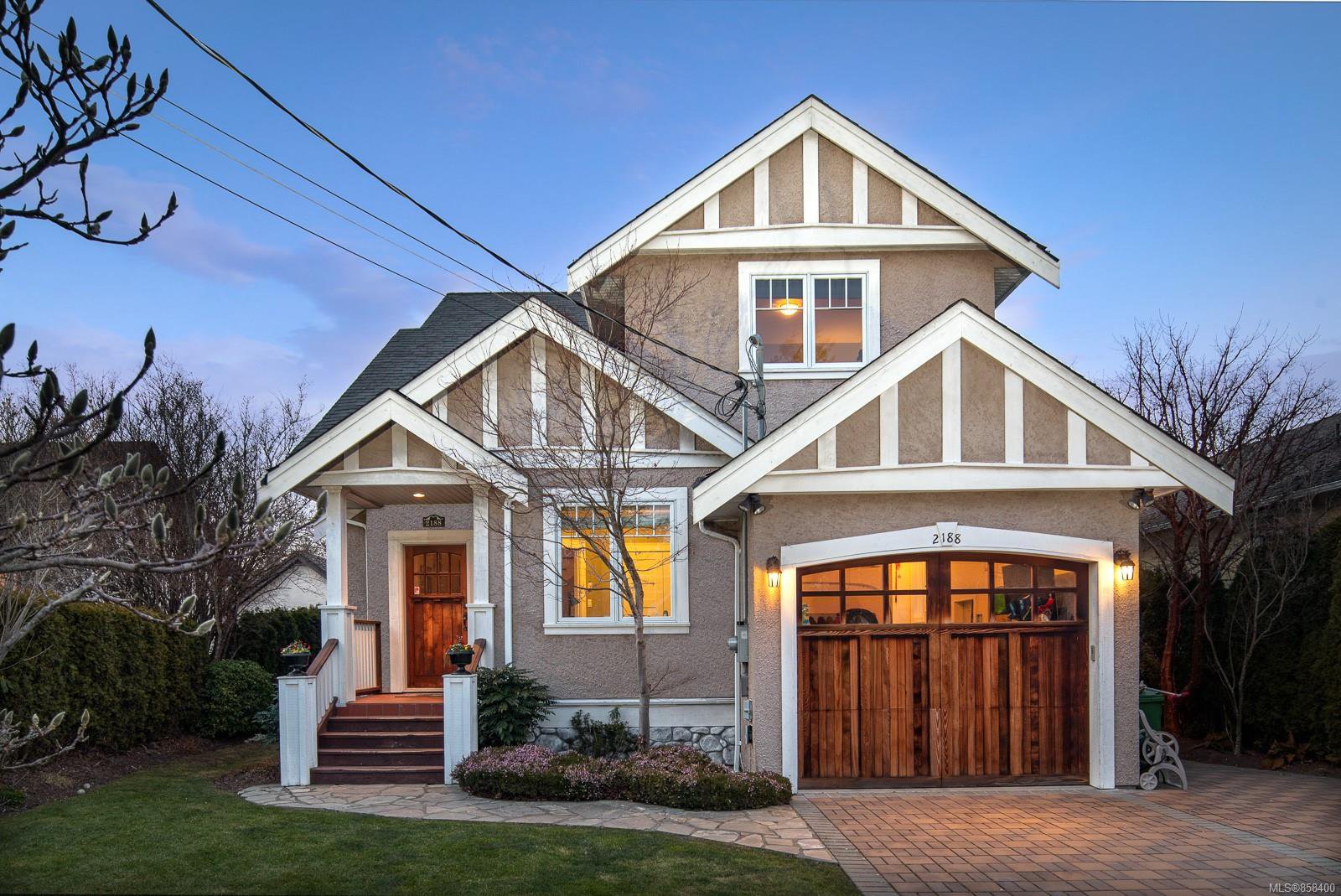 Main Photo: 2188 Bartlett Ave in : OB South Oak Bay House for sale (Oak Bay) : MLS®# 858400