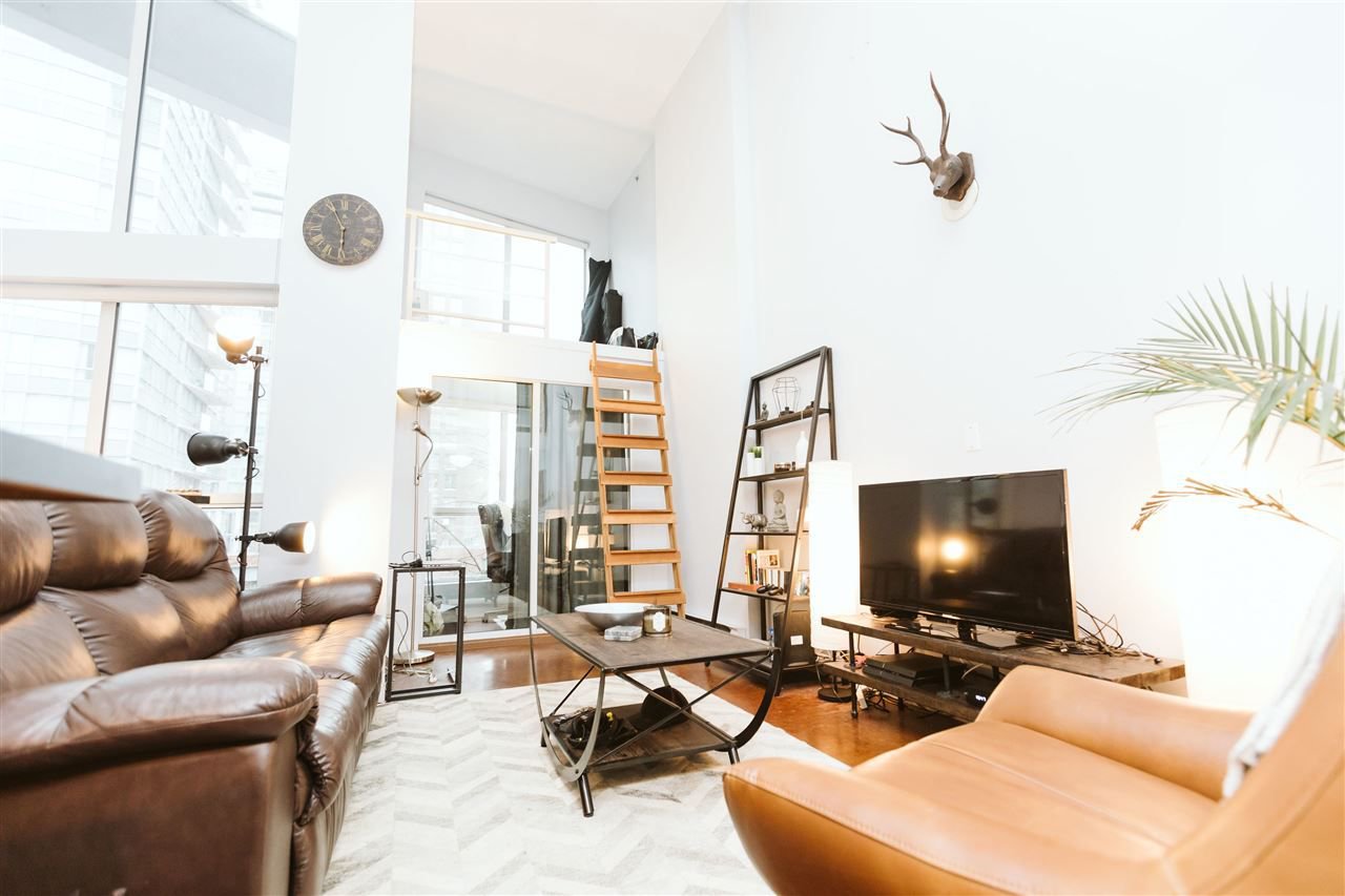 Main Photo: 319 933 SEYMOUR STREET in Vancouver: Downtown VW Condo for sale (Vancouver West) : MLS®# R2233013
