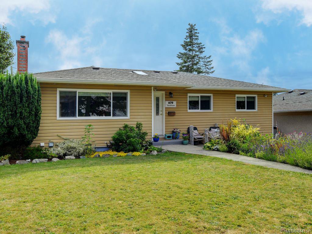 Main Photo: 679 Vanalman Ave in Saanich: SW Northridge Single Family Detached for sale (Saanich West) : MLS®# 844157