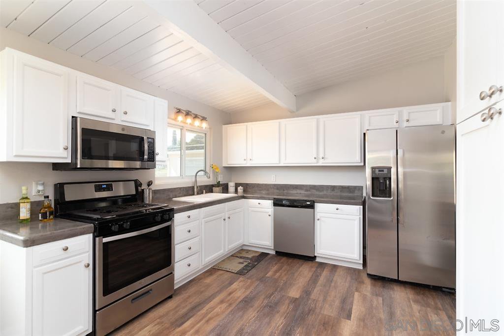Main Photo: SPRING VALLEY House for sale : 4 bedrooms : 625 Maria Ave