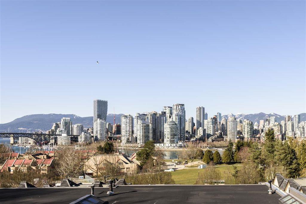 Main Photo: 115 995 W 7th Avenue in Vancouver: Fairview VW Townhouse for sale (Vancouver West)