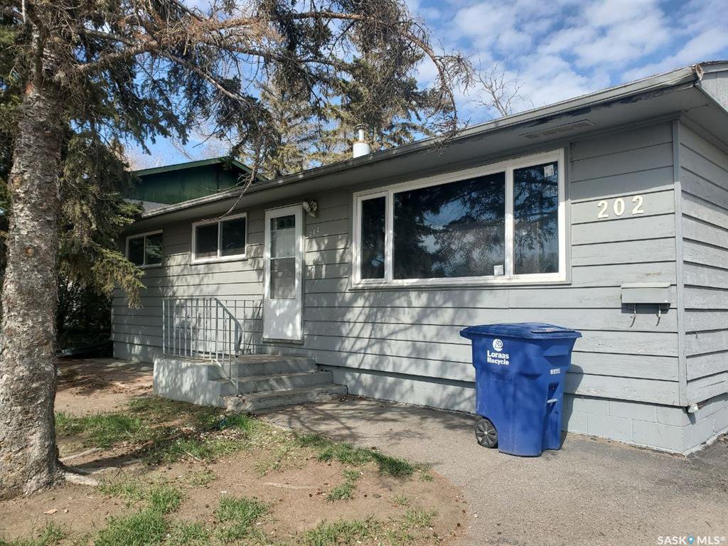 Main Photo: 202 Witney Avenue North in Saskatoon: Mount Royal SA Residential for sale : MLS®# SK808998
