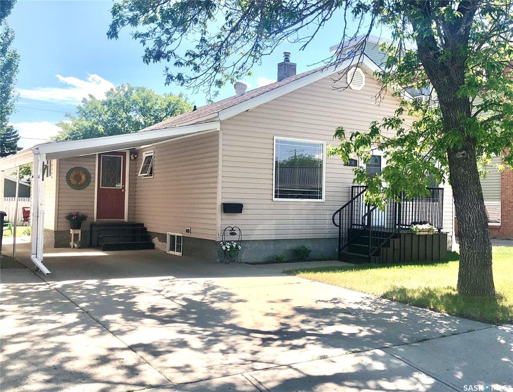 Main Photo: 930 Henry Street in Estevan: Hillside Residential for sale : MLS®# SK825774