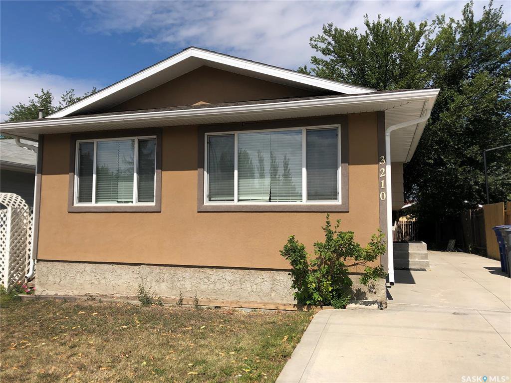 Main Photo: 3210 33rd Street West in Saskatoon: Dundonald Residential for sale : MLS®# SK784147