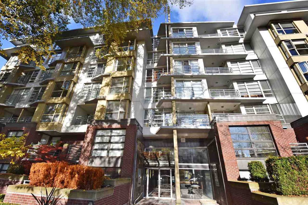 Main Photo: : Vancouver Condo for rent : MLS®# AR032B