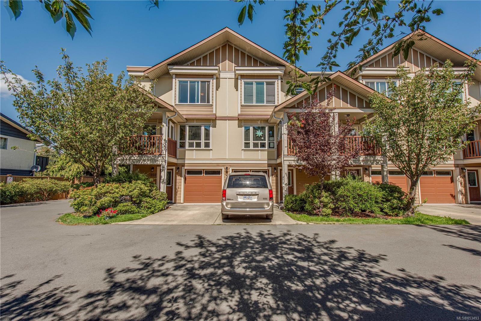 Main Photo: 102 827 Arncote Ave in : La Langford Proper Row/Townhouse for sale (Langford) : MLS®# 853493