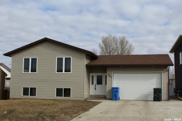 Main Photo: 383 Petterson Drive in Estevan: Trojan Residential for sale : MLS®# SK834698