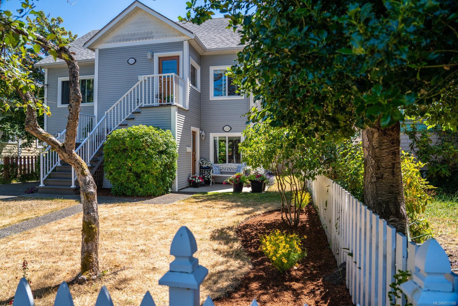 Main Photo: 1335 Balmoral Rd in : Vi Fernwood Half Duplex for sale (Victoria) : MLS®# 855780