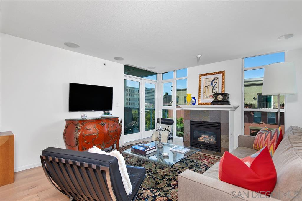 Main Photo: DOWNTOWN Condo for sale : 2 bedrooms : 850 Beech St #615 in San Diego