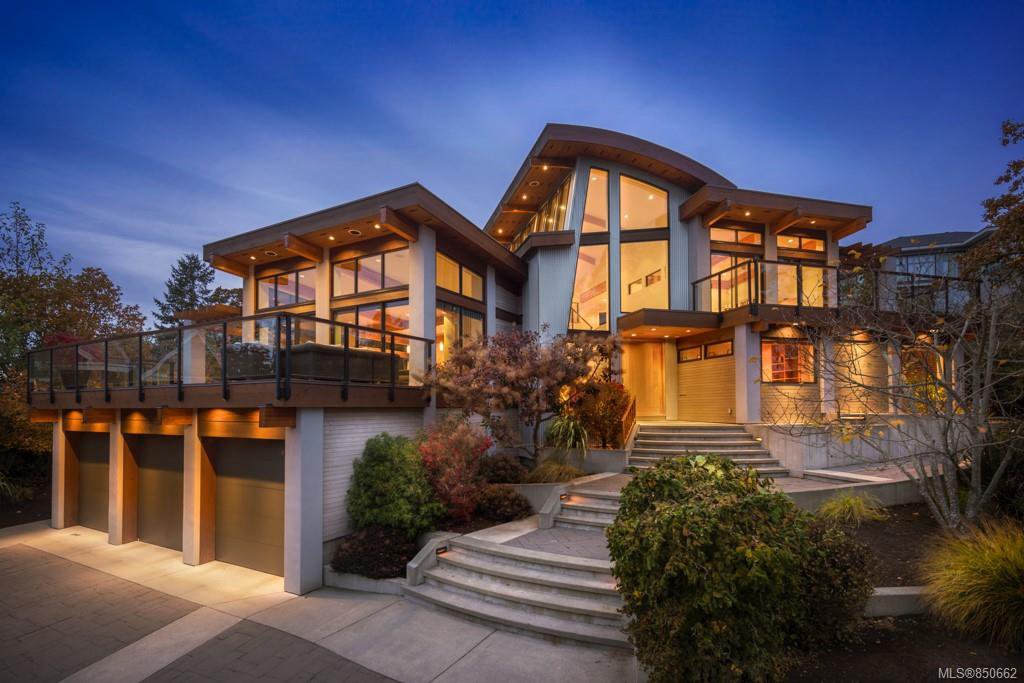 Main Photo: 2802 Arbutus Rd in : SE Ten Mile Point Single Family Detached for sale (Saanich East) : MLS®# 850662