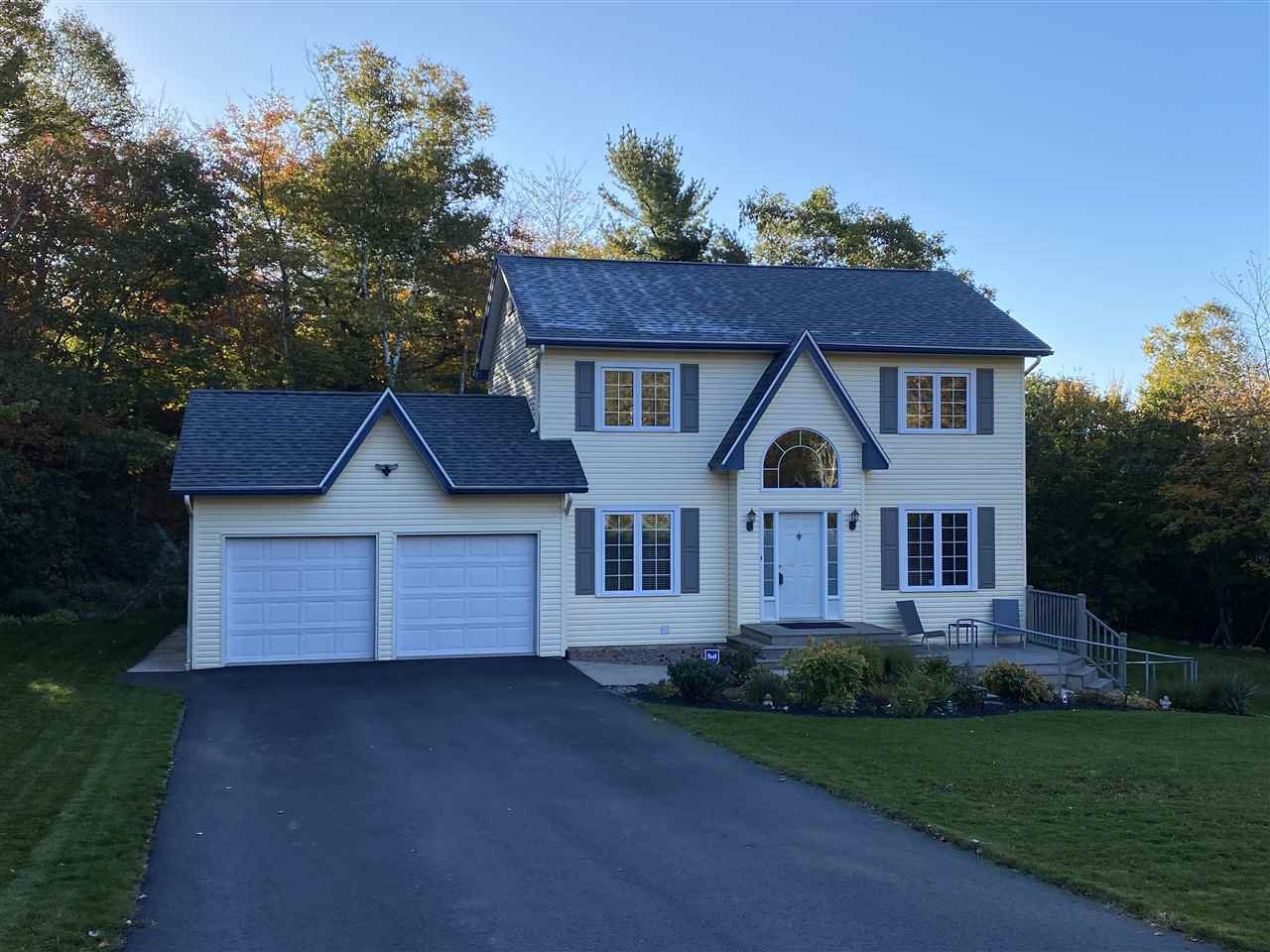 Main Photo: 207 Haliburton Crescent in Stillwater Lake: 21-Kingswood, Haliburton Hills, Hammonds Pl. Residential for sale (Halifax-Dartmouth) : MLS®# 202018455