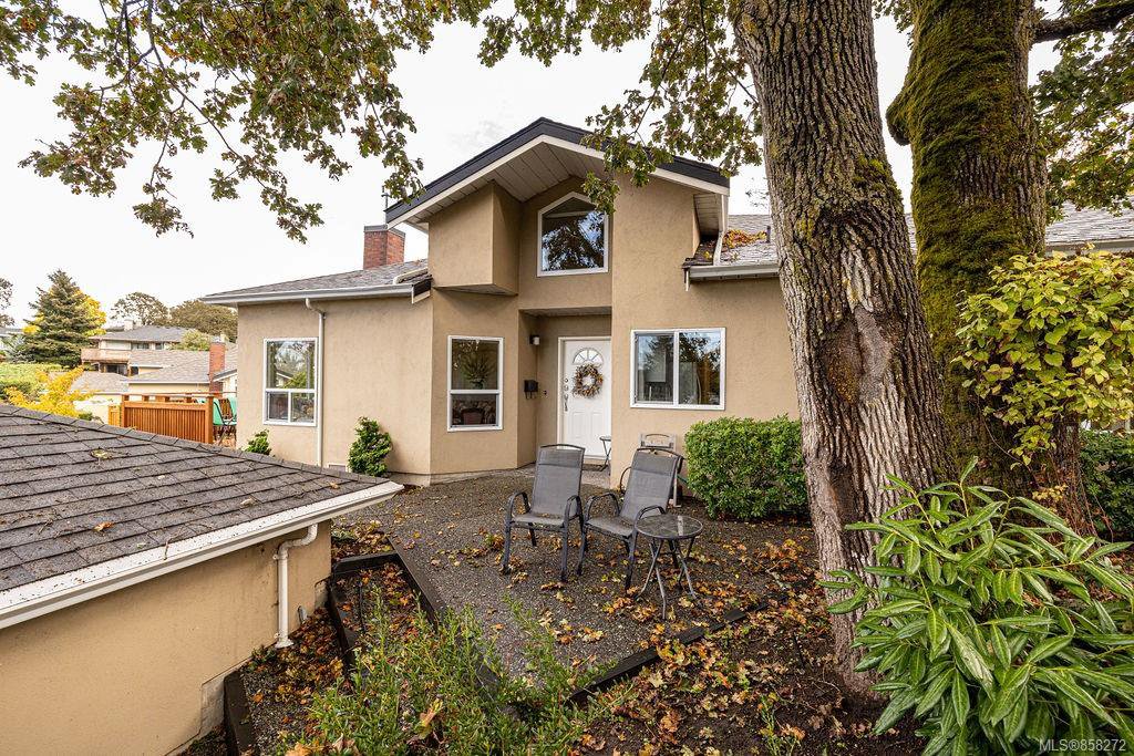 Main Photo: 12 4291 Quadra St in : SE Broadmead Row/Townhouse for sale (Saanich East) : MLS®# 858272
