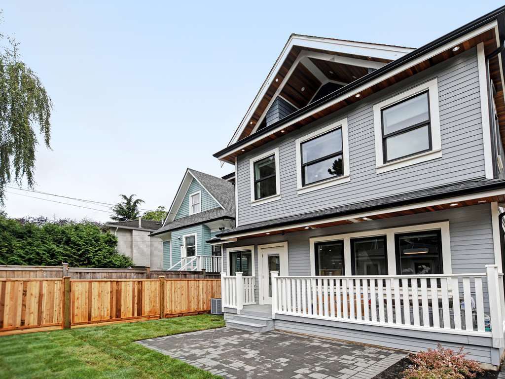 Main Photo: 1760 E 14TH AVENUE in Vancouver: Grandview Woodland House 1/2 Duplex for sale (Vancouver East) : MLS®# R2403683