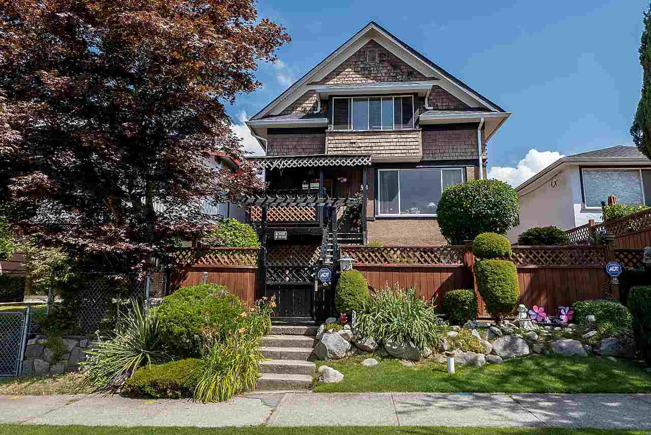 Main Photo: 557 E 56TH AVENUE in Vancouver: South Vancouver House for sale (Vancouver East) : MLS®# R2385991