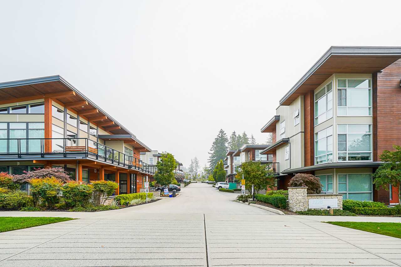 Main Photo: 225 2228 162 STREET in Surrey: Grandview Surrey Townhouse for sale (South Surrey White Rock) : MLS®# R2499753