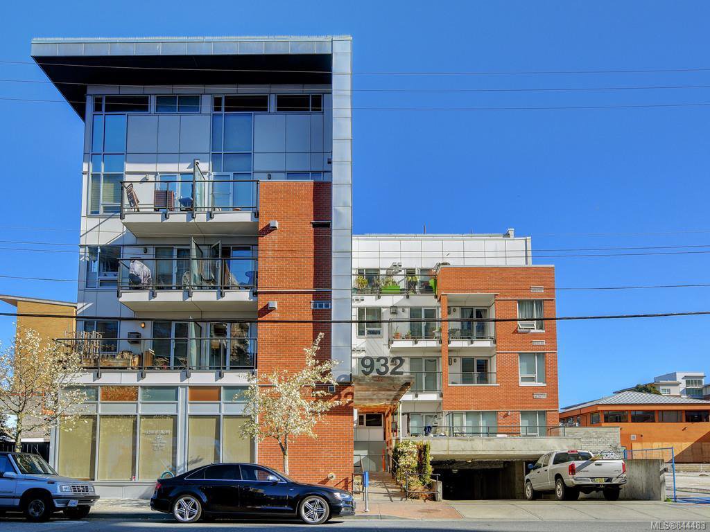 Main Photo: 201 932 Johnson St in Victoria: Vi Downtown Condo Apartment for sale : MLS®# 844483