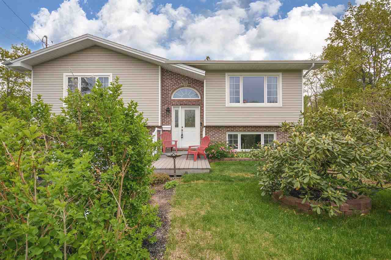 Main Photo: 211 Stone Mount Drive in Lower Sackville: 30-Waverley, Fall River, Oakfield Residential for sale (Halifax-Dartmouth) : MLS®# 202009421
