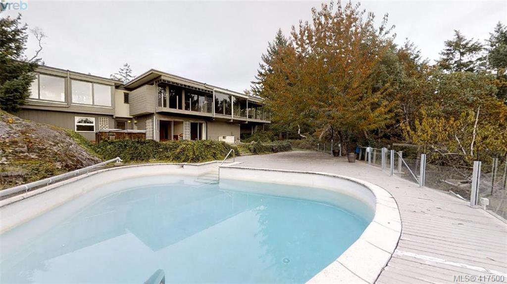 Main Photo: 8074 McPhail Road in SAANICHTON: CS Inlet Single Family Detached for sale (Central Saanich) : MLS®# 417500