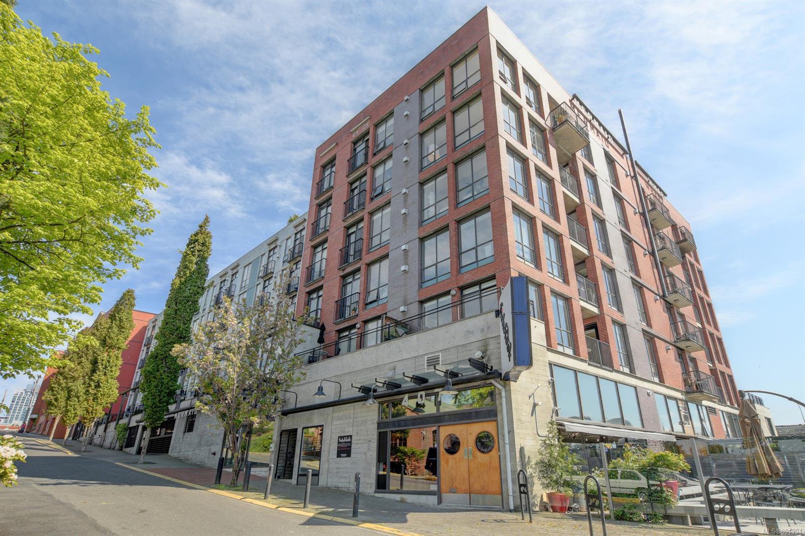 Main Photo: 218 409 Swift St in : Vi Downtown Condo for sale (Victoria) : MLS®# 861994