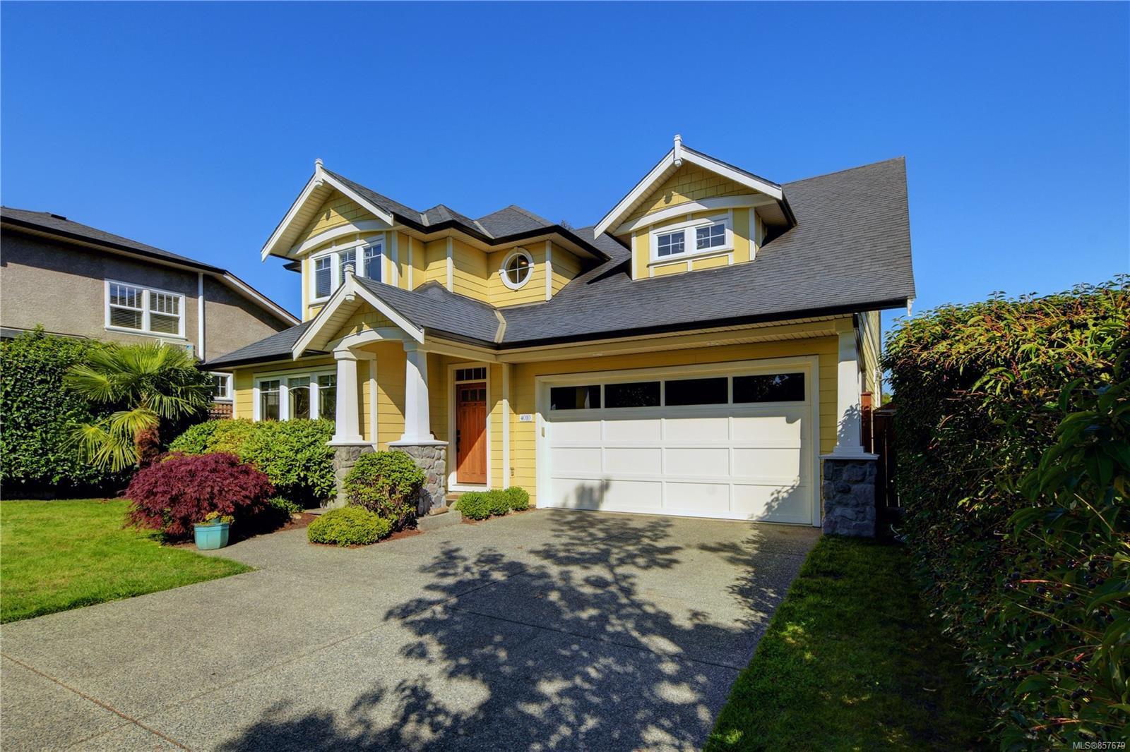 Main Photo: 4010 South Valley Dr in : SW Strawberry Vale House for sale (Saanich West) : MLS®# 857679