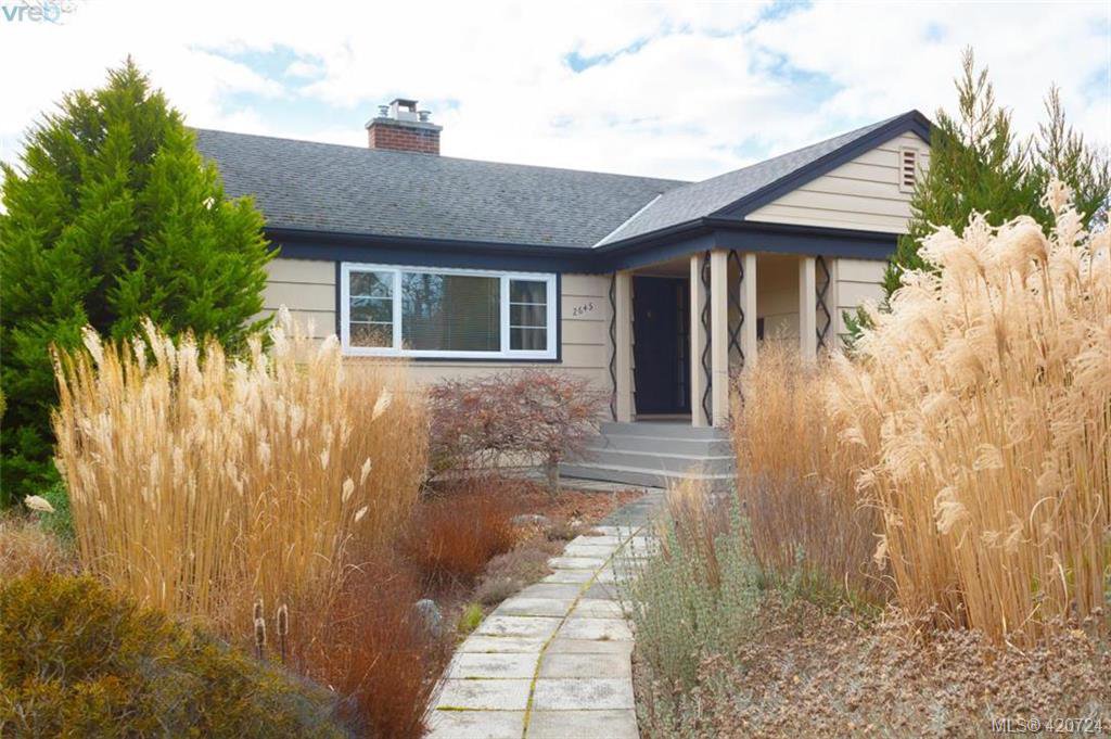 Main Photo: 2645 Dewdney Ave in VICTORIA: OB Estevan House for sale (Oak Bay) : MLS®# 832706