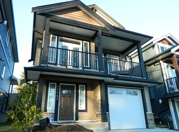 Main Photo: 33063 Hill Avenue in Misson: Mission BC House for sale (Mission) : MLS®# r2078764