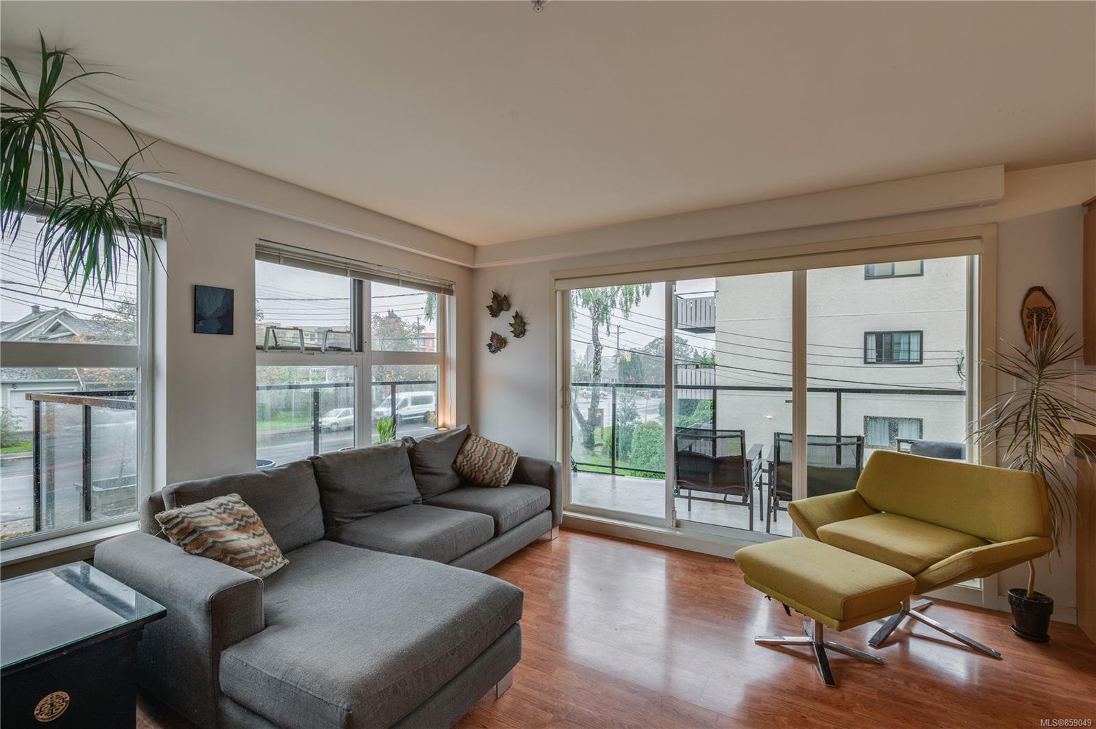 Main Photo: 302 2940 Harriet Rd in : SW Gorge Condo for sale (Saanich West) : MLS®# 859049