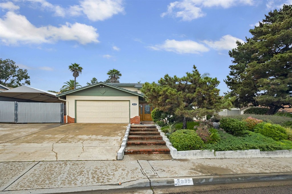 Main Photo: SPRING VALLEY House for sale : 4 bedrooms : 3939 Stevemark Lane