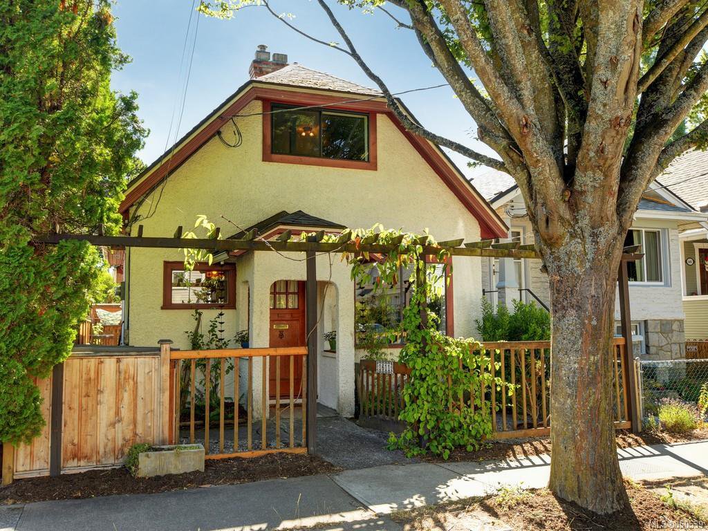 Main Photo: 1611 Redfern St in : Vi Jubilee Single Family Detached for sale (Victoria) : MLS®# 850539